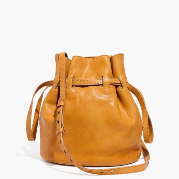 Madewell Handbags - Madewell Florence Drawstring Bucket Bag in Leather